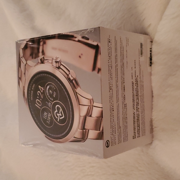 Michael Kors Accessories - Nib Michael Kors Access watch